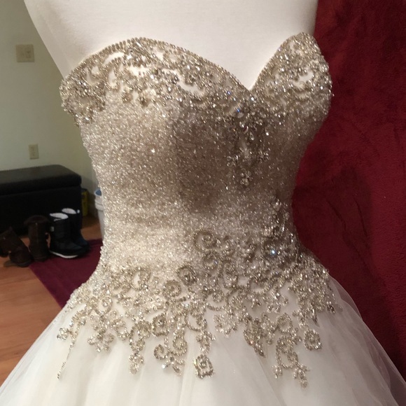 Allure Bridals Dresses & Skirts - Allure Bridals C323